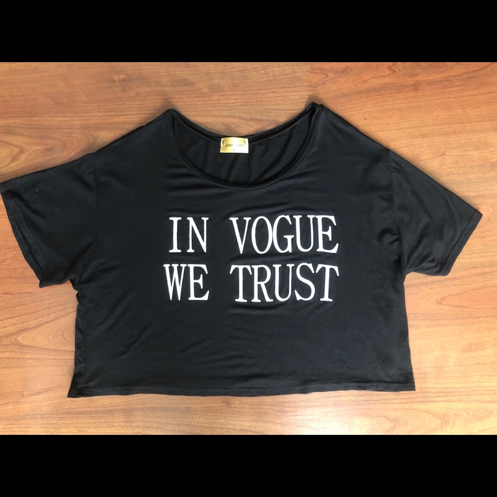 In Vogue We Trust” Black Flowy Graphic Cropped Top
